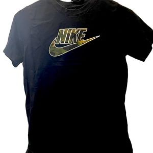 Nike • T-Shirt • Black • Boys Size Large • Great Condition •